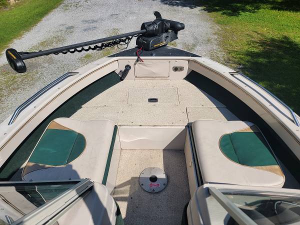 2001 Crestliner, dovoz USA — foto 5 z 12