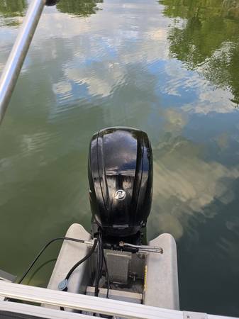 2021 Sun Tracker, dovoz USA — foto 1