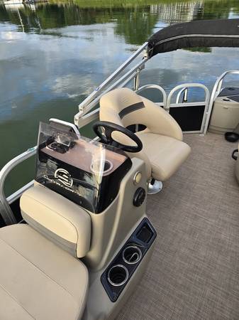 2021 Sun Tracker, dovoz USA — foto 3 z 8