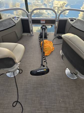 2021 Sun Tracker, dovoz USA — foto 5 z 8