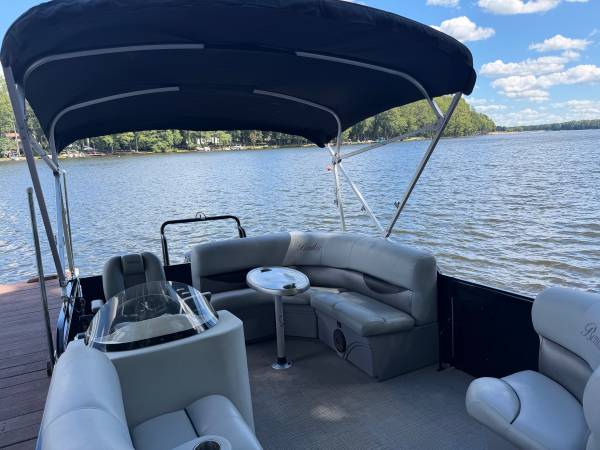 Nice Bentley Pontoon, dovoz USA — foto 3 z 6