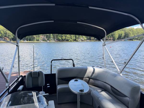 Nice Bentley Pontoon, dovoz USA — foto 4 z 6