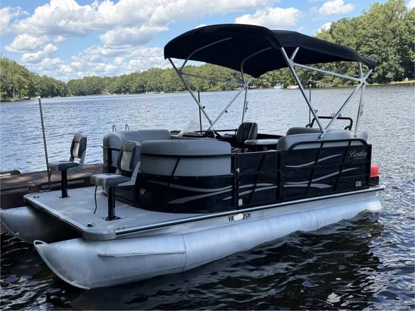 Nice Bentley Pontoon, dovoz USA — foto 6 z 6