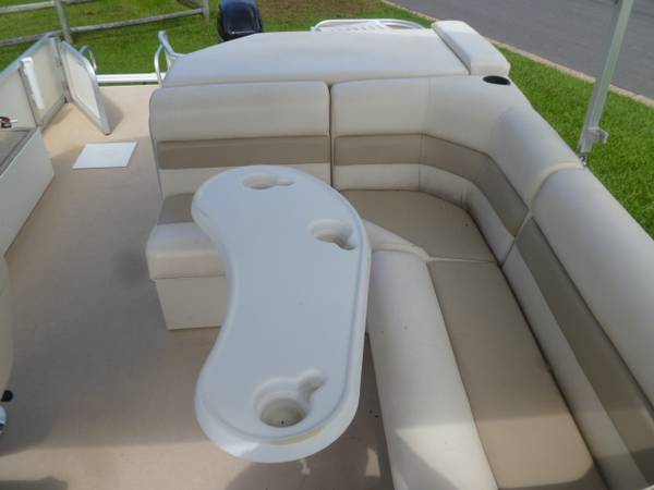 2009 Lowe, dovoz USA — foto 4 z 12