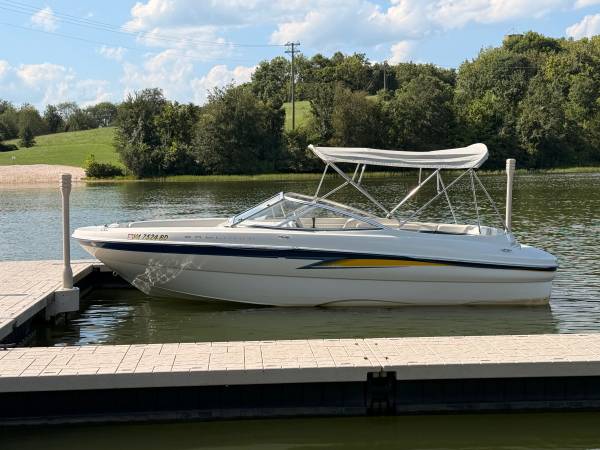 2004 Bayliner, dovoz USA — foto 2 z 12