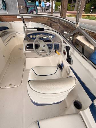 2004 Bayliner, dovoz USA — foto 8 z 12