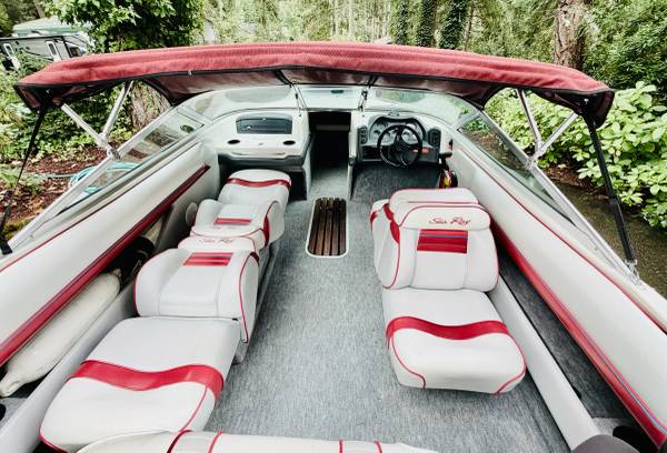 Sea Ray, dovoz USA — foto 9 z 12
