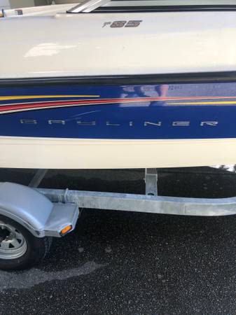 2007 Bayliner, dovoz USA — foto 3 z 8