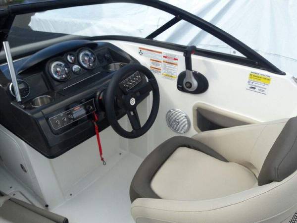 2017 Bayliner, dovoz USA — foto 5 z 8