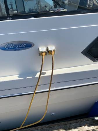 2005 Bayliner, dovoz USA — foto 2 z 12