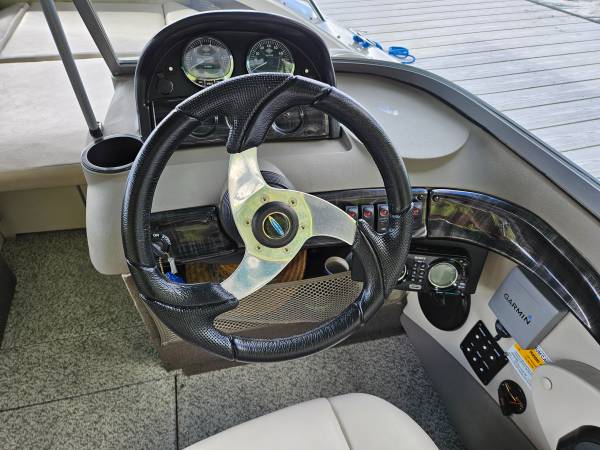 2011 Crestliner, dovoz USA — foto 7 z 7