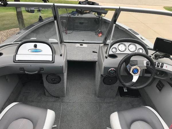 2016 Crestliner, dovoz USA — foto 4 z 5