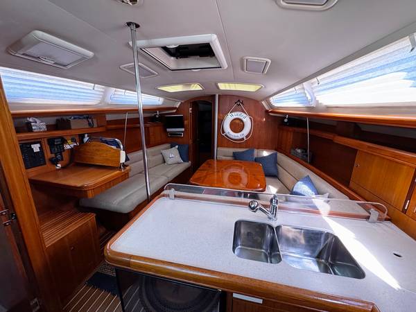 Hunter 38, dovoz USA — foto 9 z 12