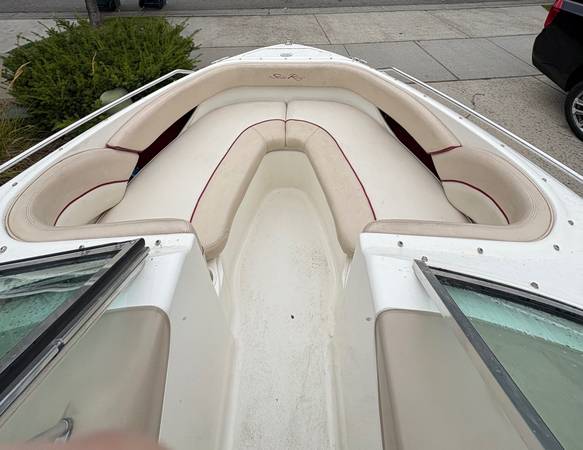 Sea Ray, dovoz USA — foto 6 z 12