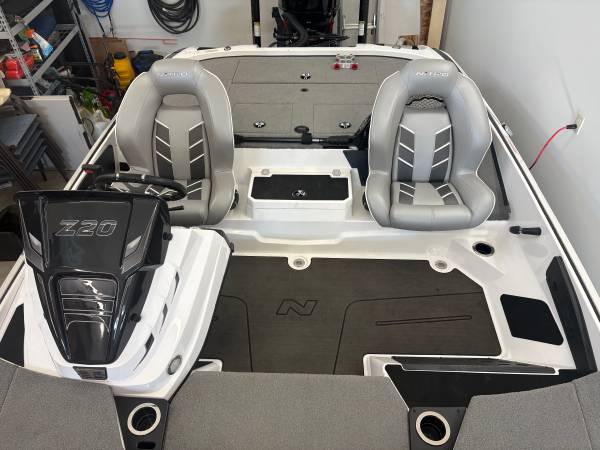 2022 Nitro, dovoz USA — foto 12 z 12
