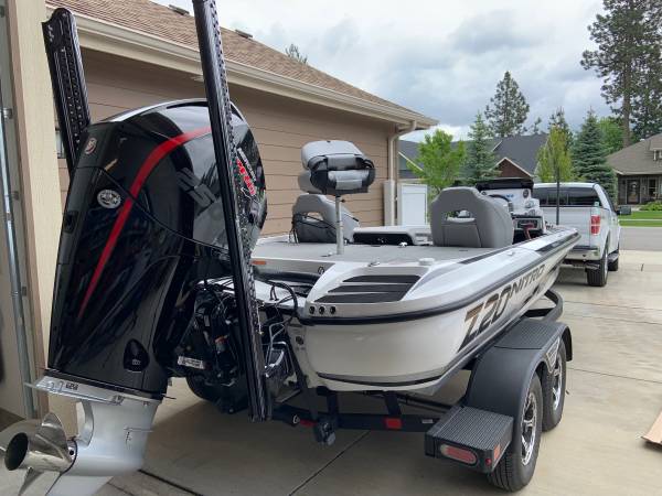 2022 Nitro, dovoz USA — foto 2 z 12