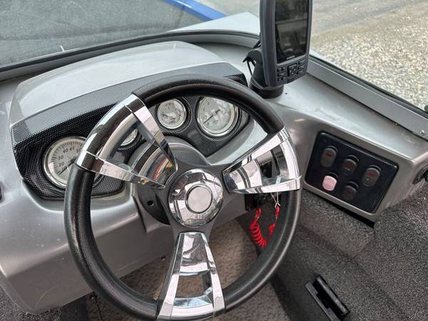 2014 Lowe, dovoz USA — foto 8 z 8