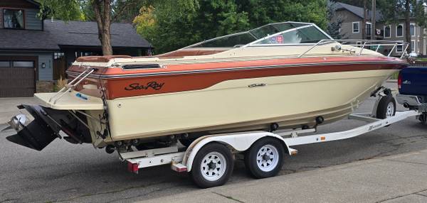 Sea Ray, dovoz USA — foto 2 z 10