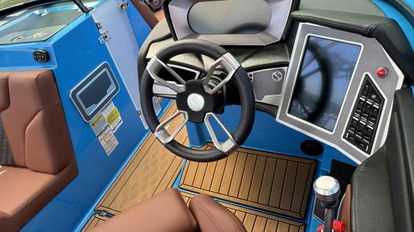 2022 MasterCraft, dovoz USA — foto 5 z 9