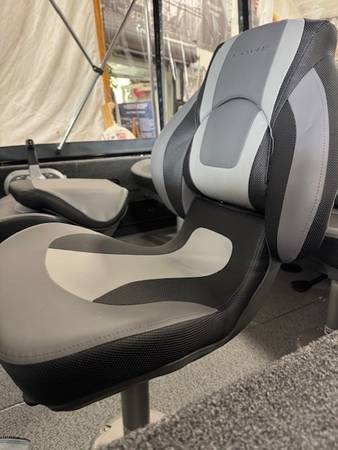 2026 Lowe, dovoz USA — foto 10 z 12