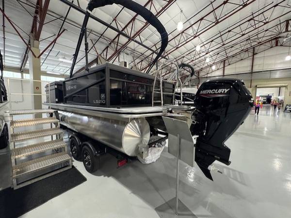 2026 Lowe, dovoz USA — foto 4 z 12