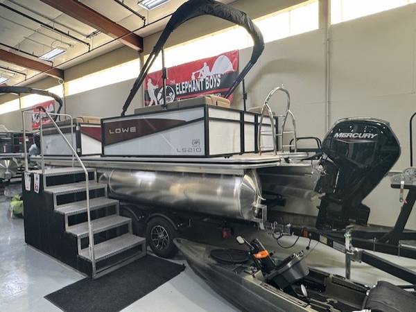 2026 Lowe, dovoz USA — foto 3 z 12