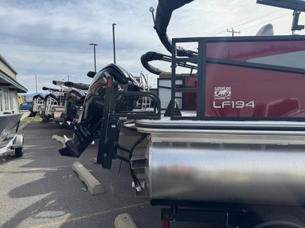 2026 Lowe, dovoz USA — foto 11 z 12