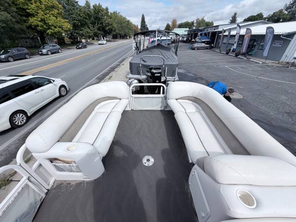 2005 Crestliner, dovoz USA — foto 4 z 11