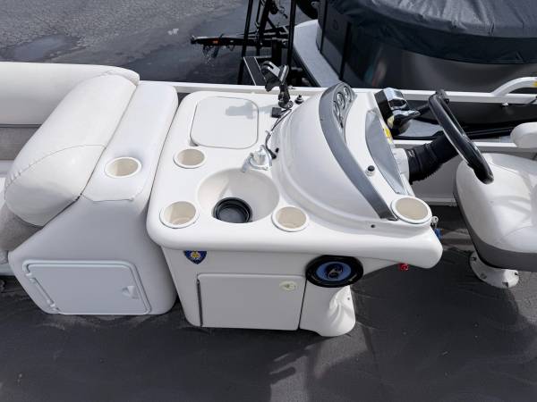 2005 Crestliner, dovoz USA — foto 6 z 11