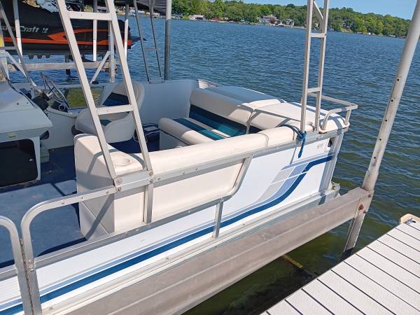 Pontoon boat, dovoz USA — foto 2 z 9