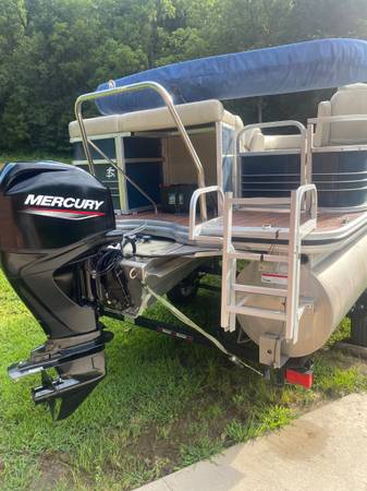 2015 Lowe, dovoz USA — foto 8 z 11