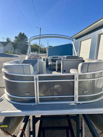2021 Tracker, dovoz USA — foto 2 z 12