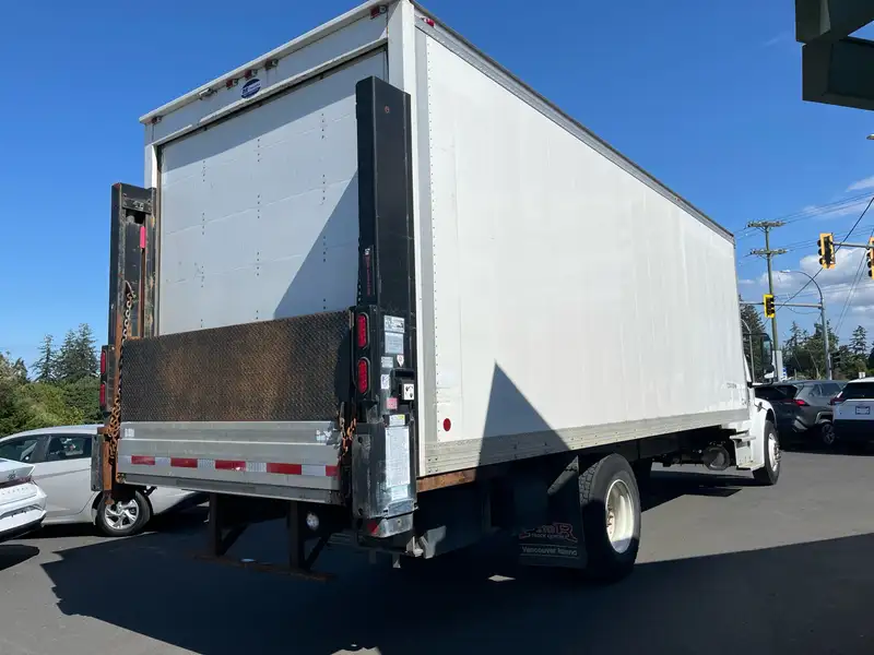 2018 Freightliner Unspecified Sprinter, bílá, 137 250 km, dovoz Kanada — foto 4 z 8