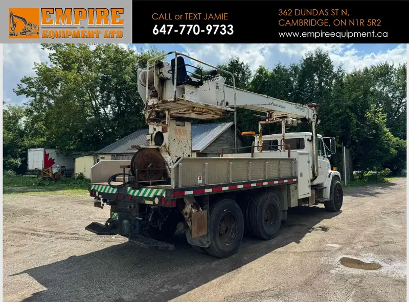 2001 Freightliner Unspecified, bílá, 158 117 km, dovoz Kanada — foto 4 z 12