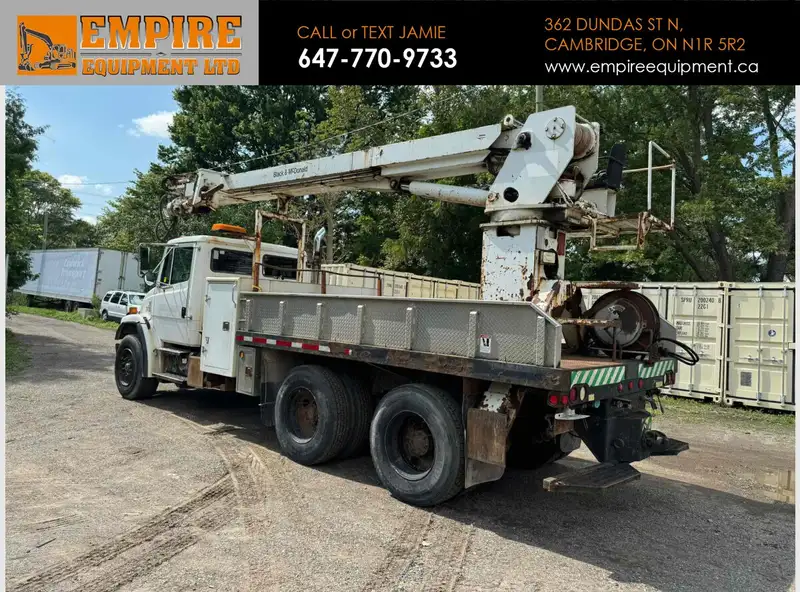 2001 Freightliner Unspecified, bílá, 158 117 km, dovoz Kanada — foto 6 z 12