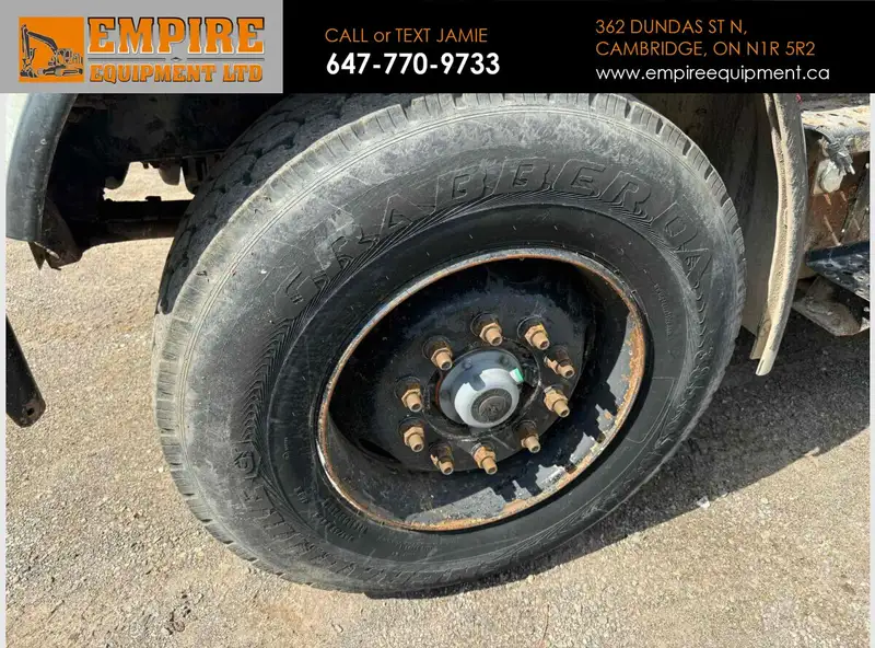 2001 Freightliner Unspecified, bílá, 158 117 km, dovoz Kanada — foto 8 z 12