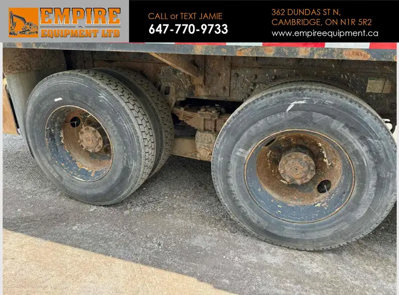 2001 Freightliner Unspecified, bílá, 158 117 km, dovoz Kanada — foto 9 z 12