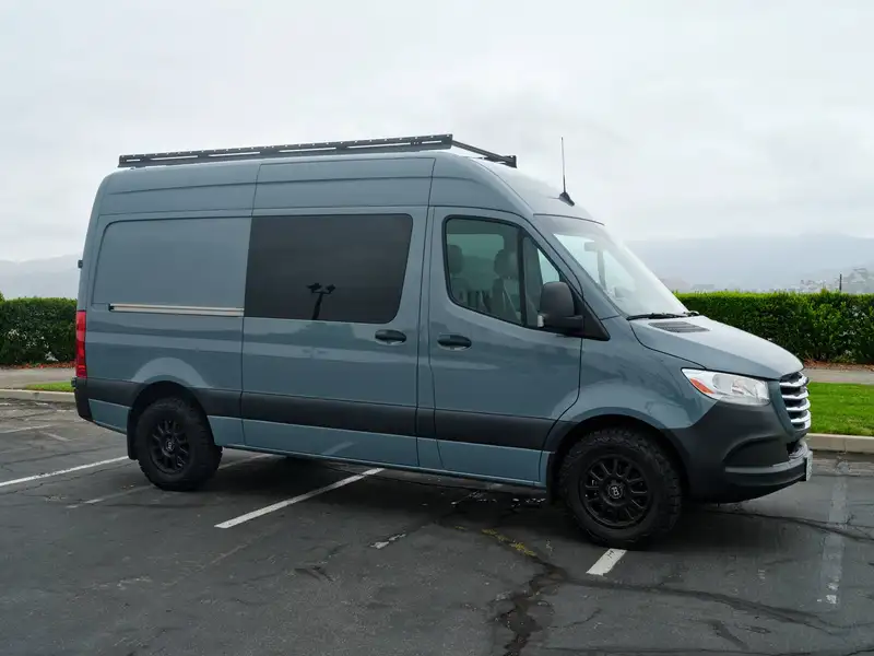 2021 Freightliner Sprinter 2500, šedá, 17 700 km, dovoz Kanada — foto 4 z 8