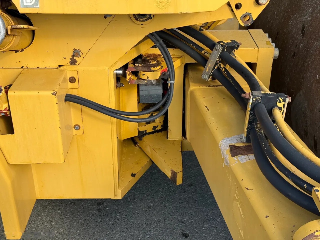 1998 Caterpillar, 2 600 mth, dovoz Skladem v EU — foto 9 z 15