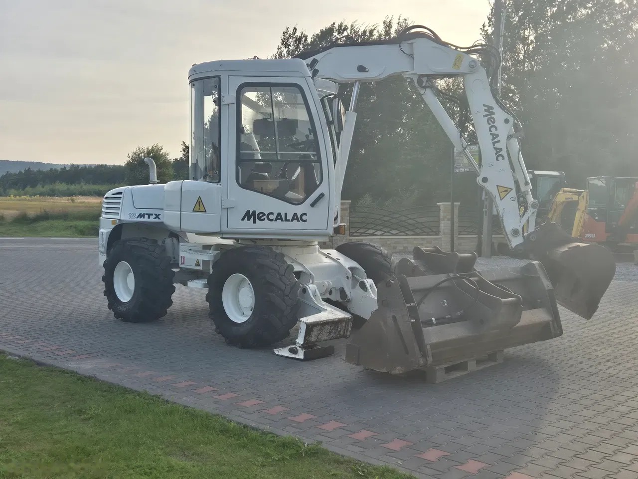 2015 Mecalac, 11 078 mth, dovoz Skladem v EU — foto 15 z 24