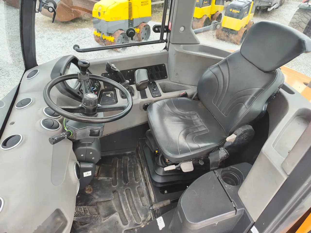 2019 Case 321F, 4 398 mth, dovoz Skladem v EU — foto 12 z 15