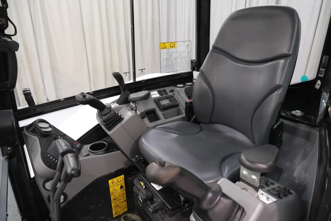 2025 Bobcat E50Z, 617 mth, dovoz Skladem v EU — foto 5 z 14
