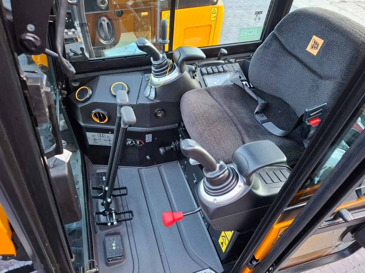 2026 JCB 16, 5 mth, dovoz Skladem v EU — foto 2 z 16