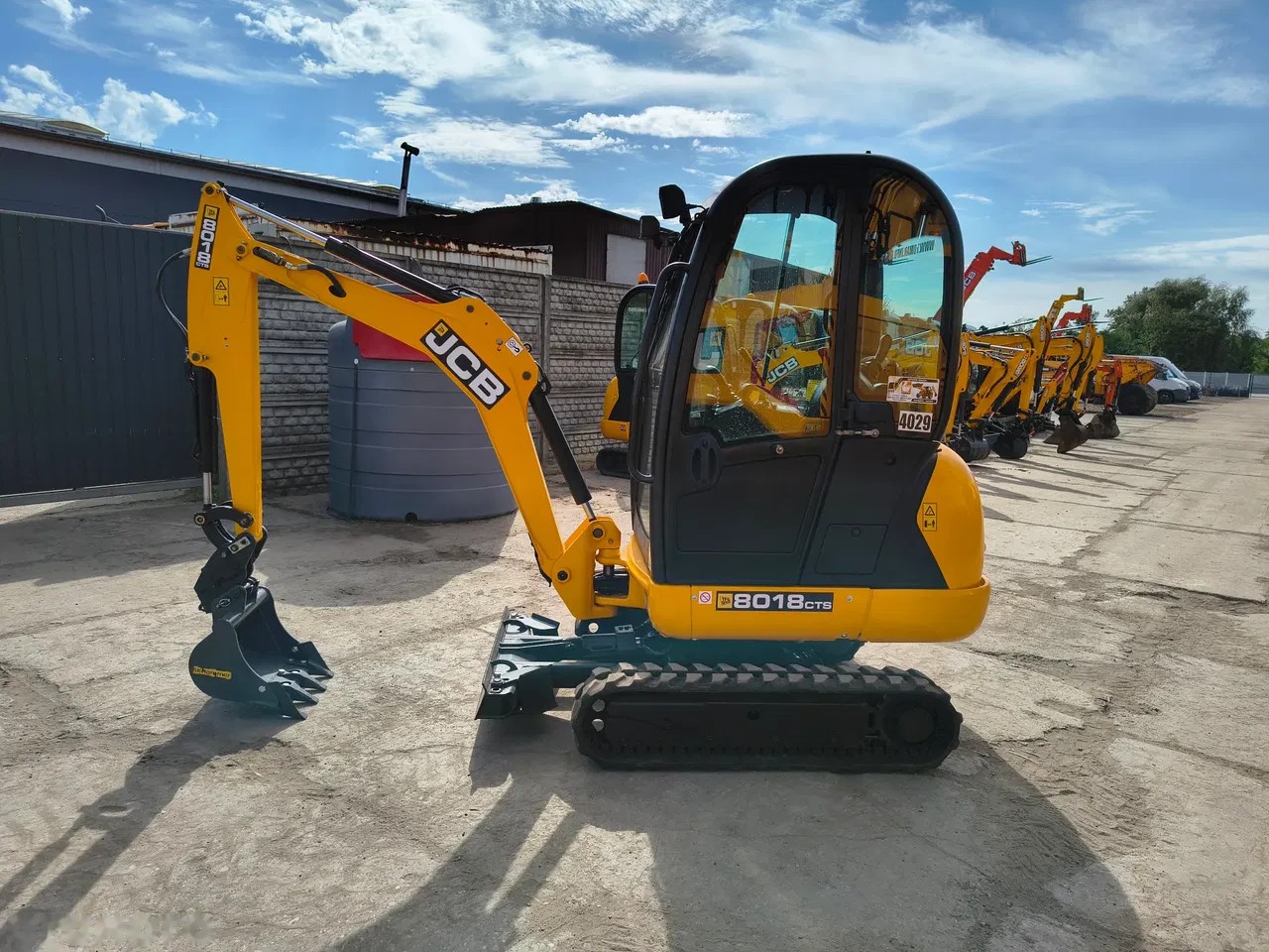 2016 JCB 8018, 3 158 mth, dovoz Skladem v EU — foto 4 z 23