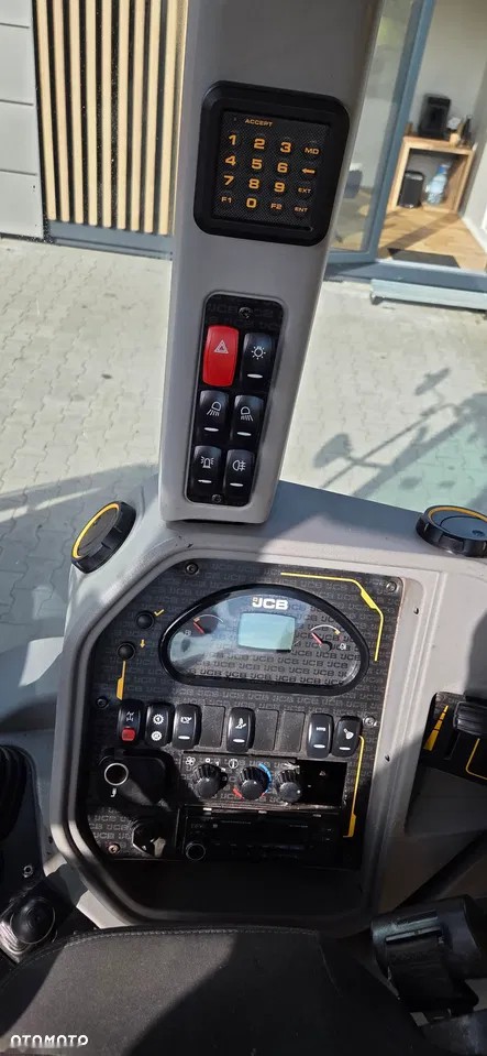 2017 JCB, modrá, 3 100 mth, dovoz Skladem v EU — foto 12 z 24