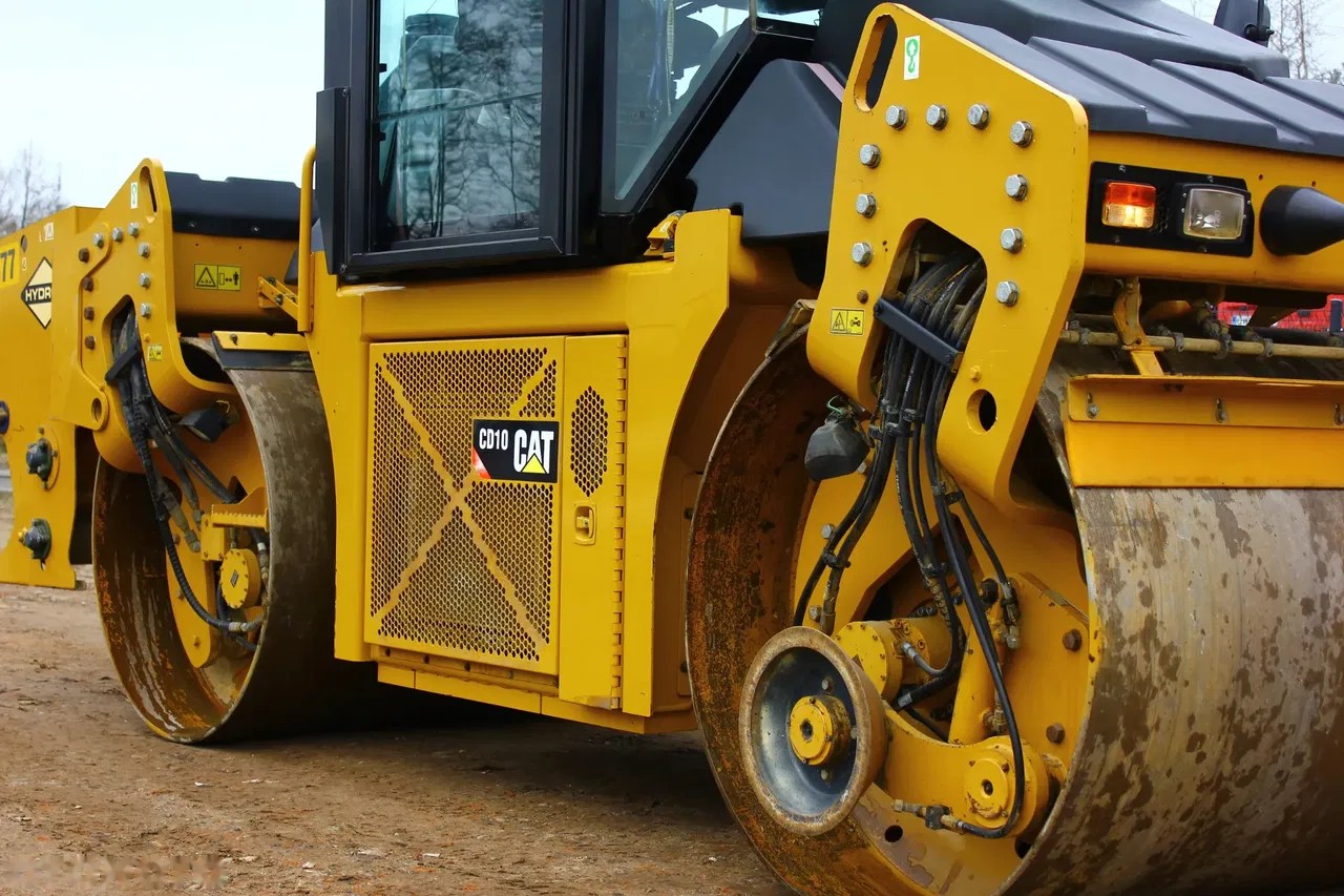 2017 Caterpillar CD10, 5 890 mth, dovoz Skladem v EU — foto 4 z 24