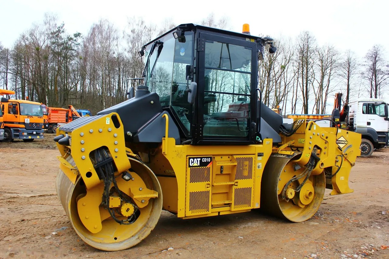 2017 Caterpillar CD10, 5 890 mth, dovoz Skladem v EU — foto 8 z 24