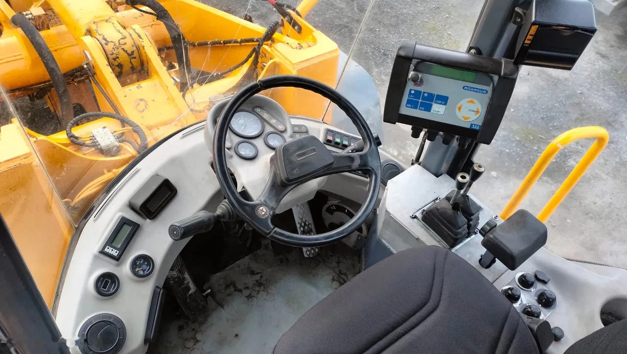 2000 Furukawa 335, 22 209 mth, dovoz Skladem v EU — foto 9 z 14
