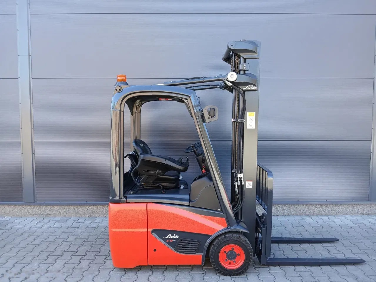 2021 Linde E12-02, 335 mth, dovoz Skladem v EU — foto 2 z 12