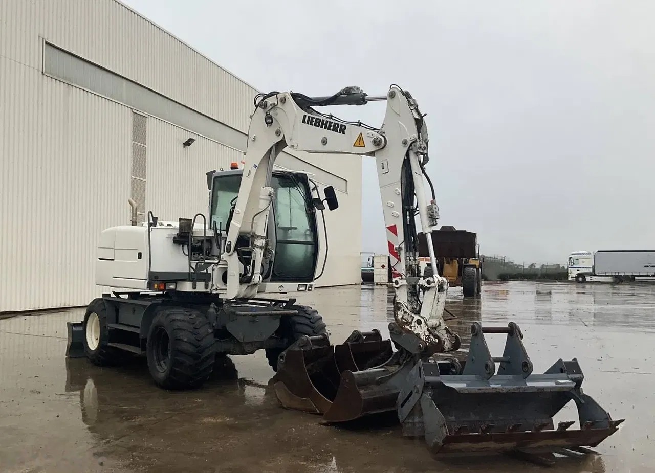 2012 Liebherr A309, 9 342 mth, dovoz Skladem v EU — foto 2 z 24